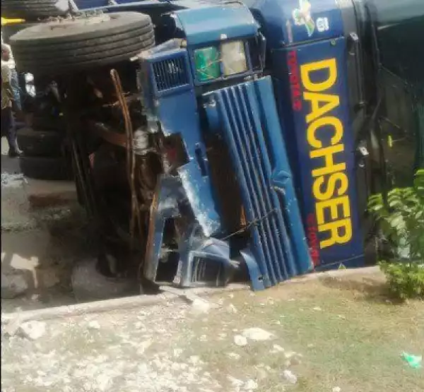 Photo: Trailer with 40ft container falls in Lagos
